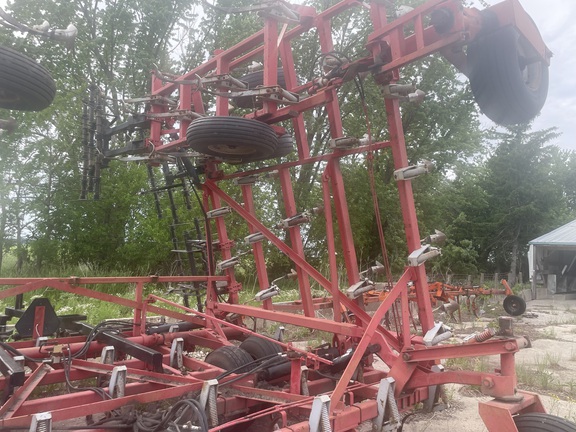Wil-Rich Quad5 Field Cultivator