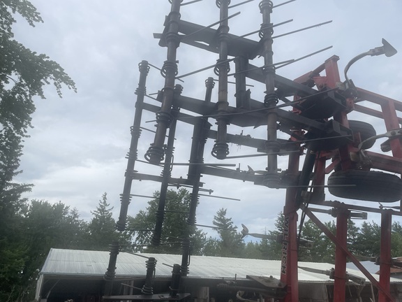 Wil-Rich Quad5 Field Cultivator