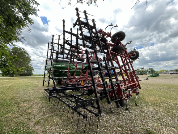 Wil-Rich Quad5 Field Cultivator
