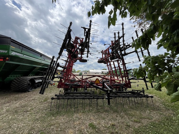 Wil-Rich Quad5 Field Cultivator