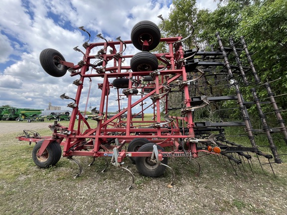 Wil-Rich Quad5 Field Cultivator