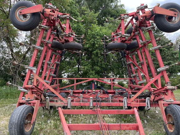 Wil-Rich Quad5 Field Cultivator