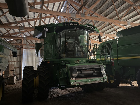 2022 John Deere S760 Combine