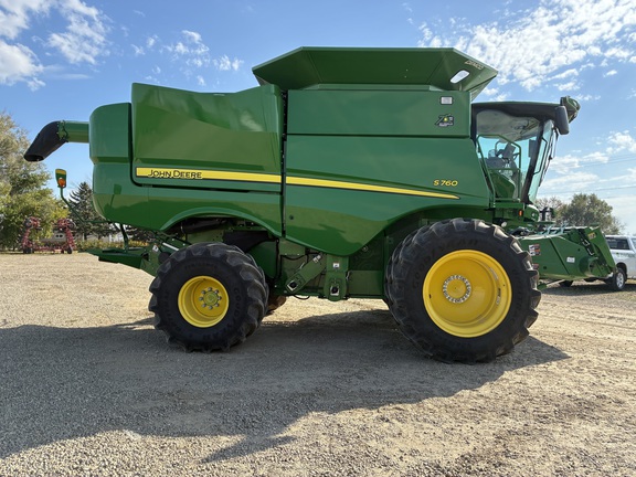 2022 John Deere S760 Combine