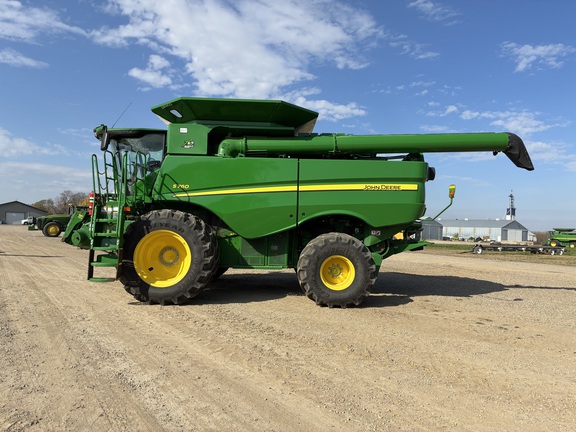 2022 John Deere S760 Combine