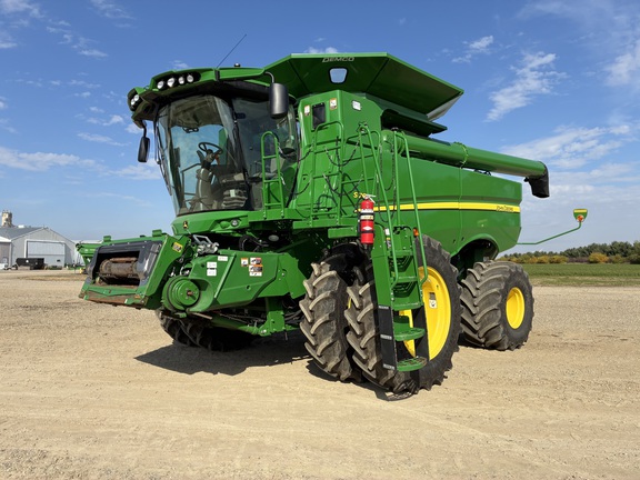2022 John Deere S760 Combine