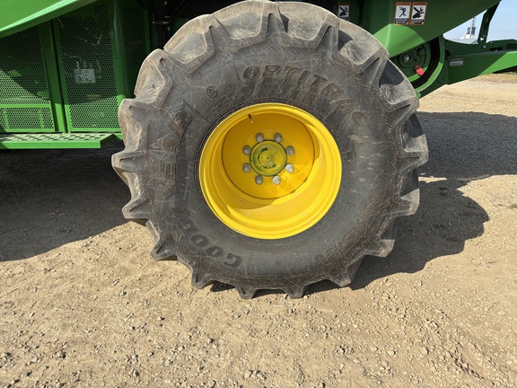 2022 John Deere S760 Combine