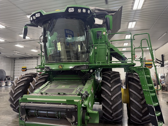 2025 John Deere S7 800 Combine