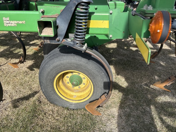 2003 John Deere 2200 Field Cultivator