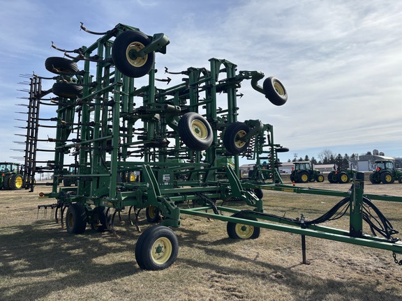 2003 John Deere 2200 Field Cultivator