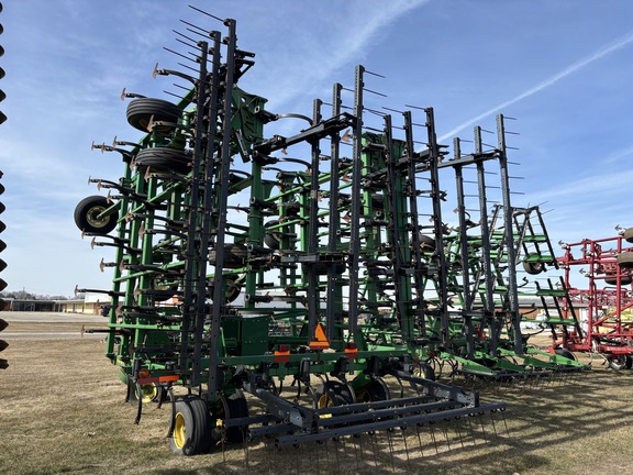 2003 John Deere 2200 Field Cultivator