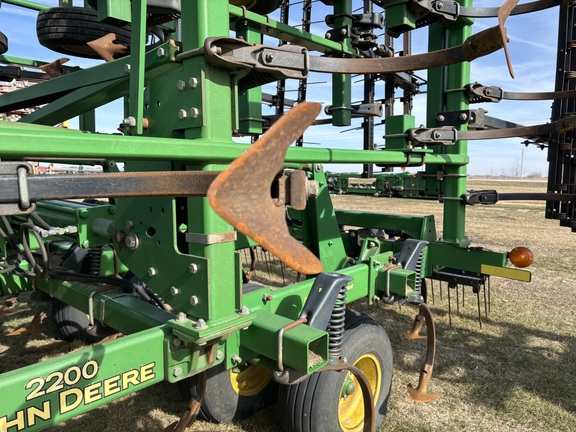 2003 John Deere 2200 Field Cultivator