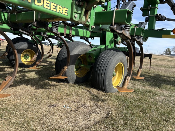 2003 John Deere 2200 Field Cultivator