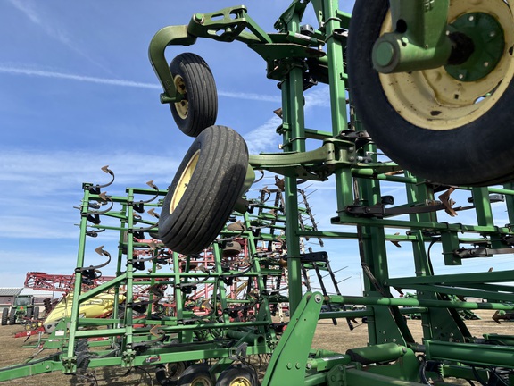 2003 John Deere 2200 Field Cultivator