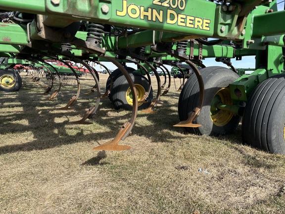 2003 John Deere 2200 Field Cultivator