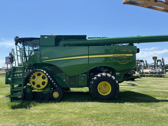 2021 John Deere S790 Combine