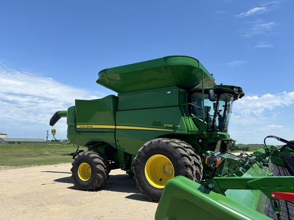 2023 John Deere S790 Combine