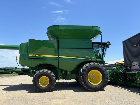 2023 John Deere S790 Combine