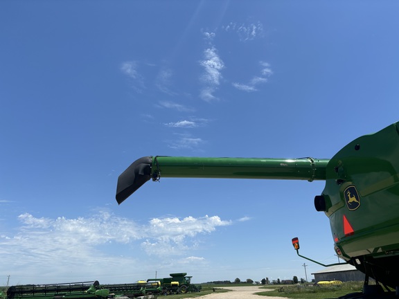 2023 John Deere S790 Combine