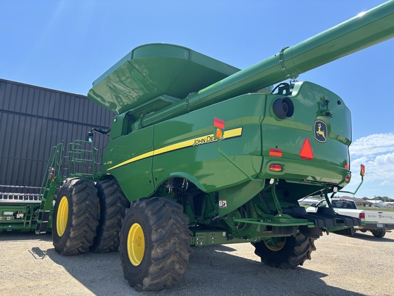 2023 John Deere S790 Combine