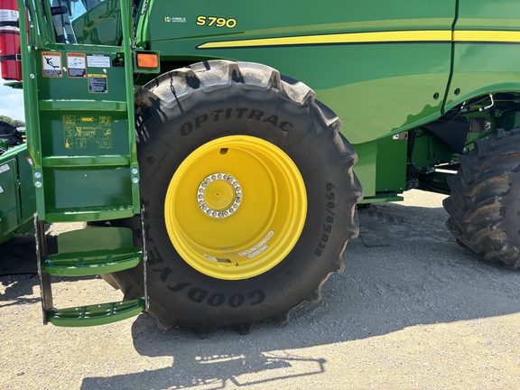 2023 John Deere S790 Combine