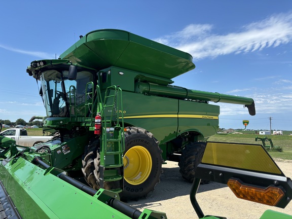 2023 John Deere S790 Combine