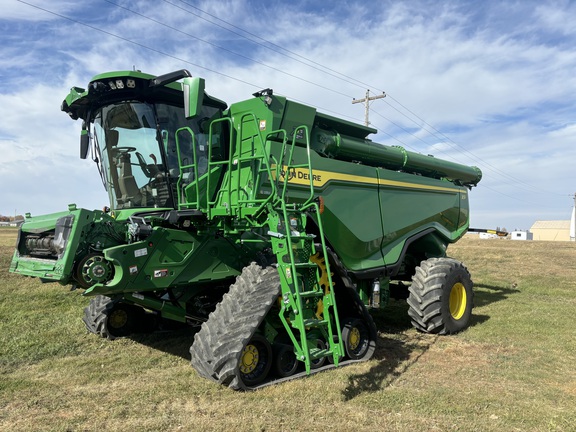 2022 John Deere X9 1000 Combine