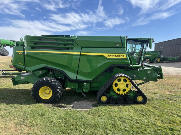 2022 John Deere X9 1000 Combine