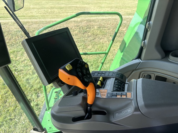 2022 John Deere X9 1000 Combine