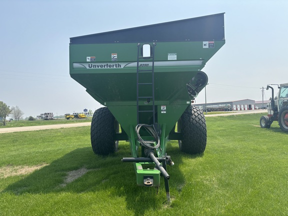 2009 Unverferth 8250 Grain Cart