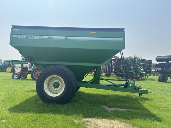 2009 Unverferth 8250 Grain Cart