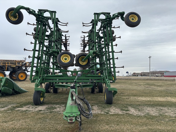 2015 John Deere 2210 Field Cultivator