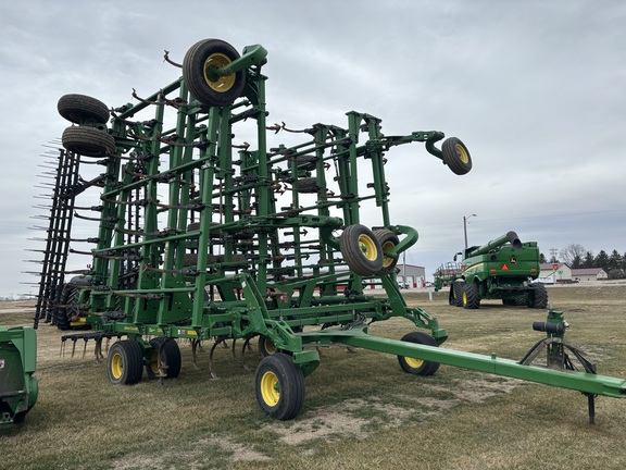 2015 John Deere 2210 Field Cultivator