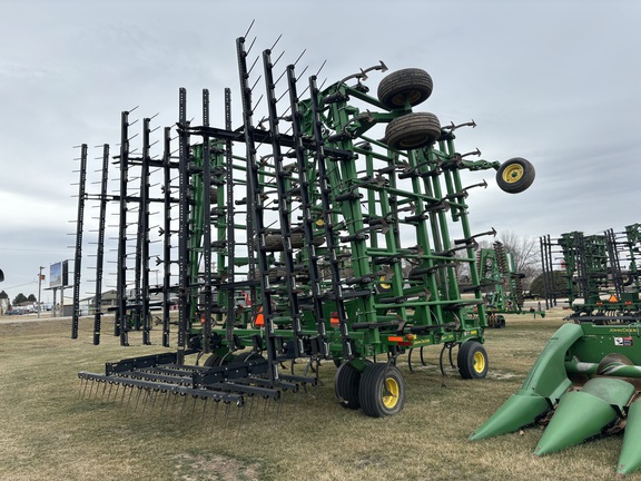 2015 John Deere 2210 Field Cultivator