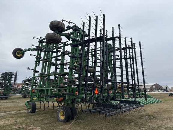 2015 John Deere 2210 Field Cultivator