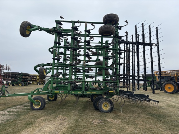 2015 John Deere 2210 Field Cultivator