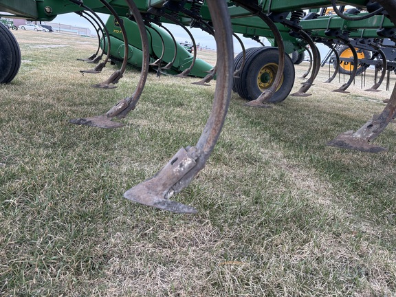 2015 John Deere 2210 Field Cultivator