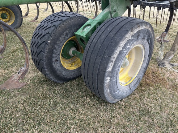 2015 John Deere 2210 Field Cultivator