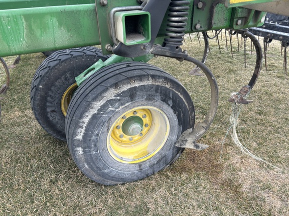 2015 John Deere 2210 Field Cultivator