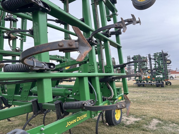 2015 John Deere 2210 Field Cultivator