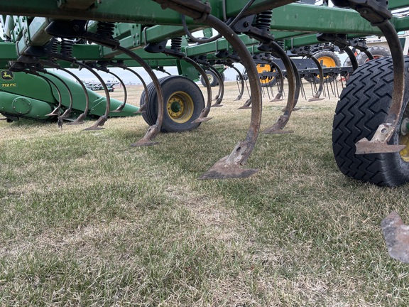 2015 John Deere 2210 Field Cultivator