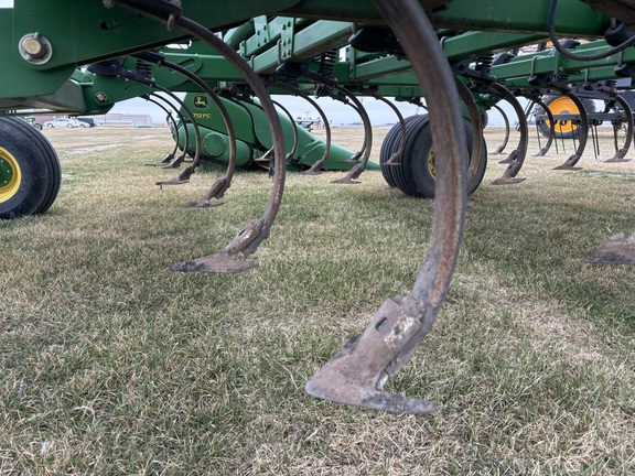 2015 John Deere 2210 Field Cultivator