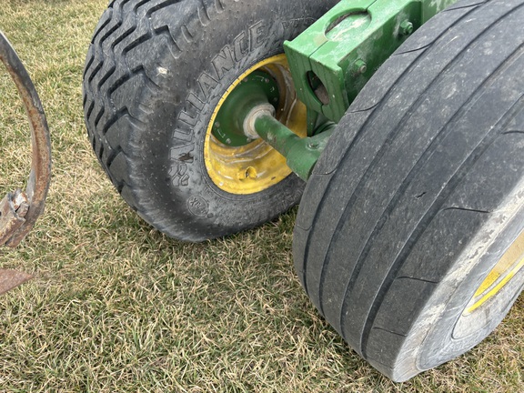 2015 John Deere 2210 Field Cultivator