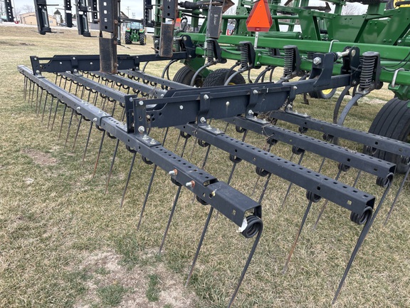 2015 John Deere 2210 Field Cultivator