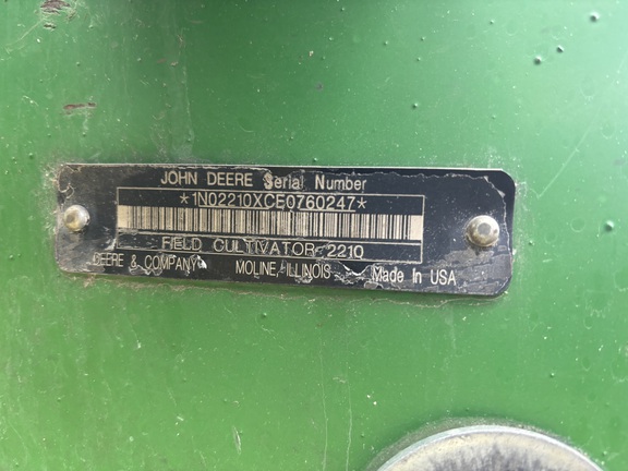 2015 John Deere 2210 Field Cultivator