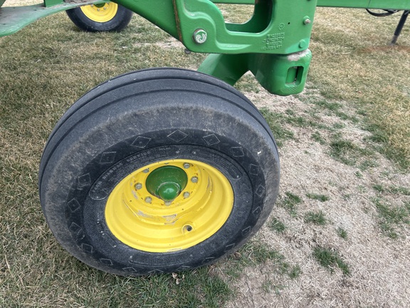 2015 John Deere 2210 Field Cultivator