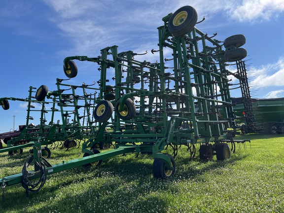 2015 John Deere 2210 Field Cultivator