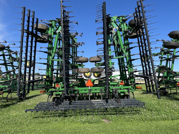 2015 John Deere 2210 Field Cultivator