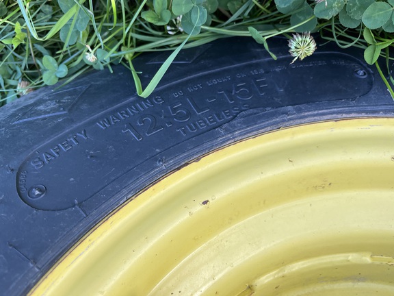 2015 John Deere 2210 Field Cultivator