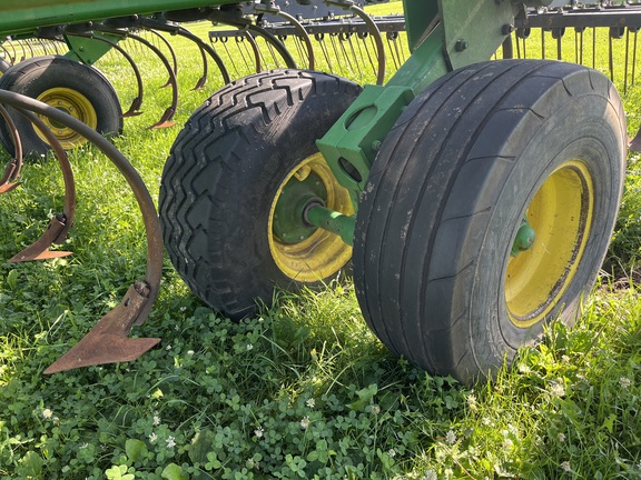 2015 John Deere 2210 Field Cultivator
